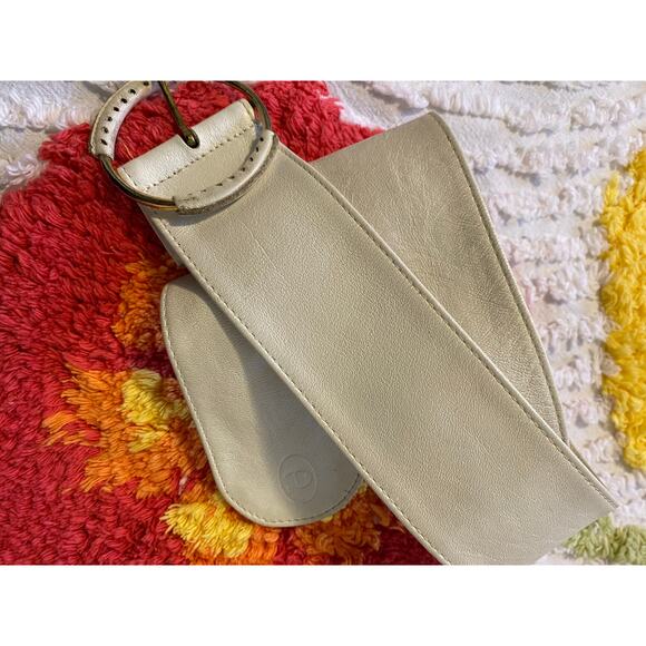 Vintage Etienne Aigner off white soft sash style leather Belt‎ size 26 - Picture 5 of 6